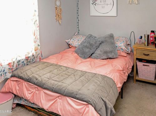 940 Mcreynolds Ave, Grand Rapids MI 49504-4439 exterior