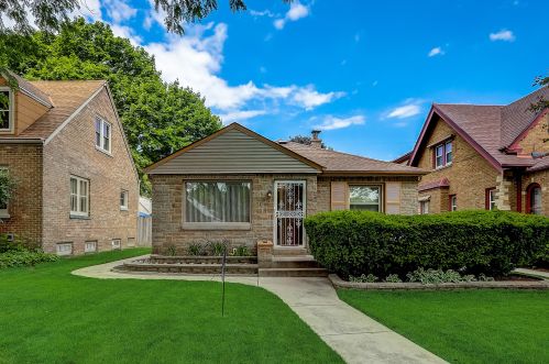 5540 Brooklyn Pl, Milwaukee, WI 53216-3137