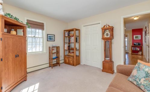 4 Hampshire Dr, Concord NH 03301-5914 exterior