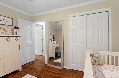 100 Haviland Rd, Ridgefield CT  06877-2821 exterior