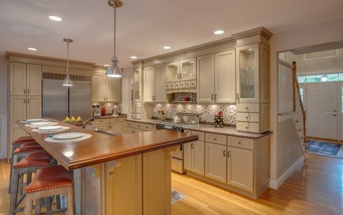 37 Chestnut St, North Andover MA  01845-5211 exterior