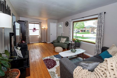 3842 84, Milwaukee WI 53228-1706 exterior