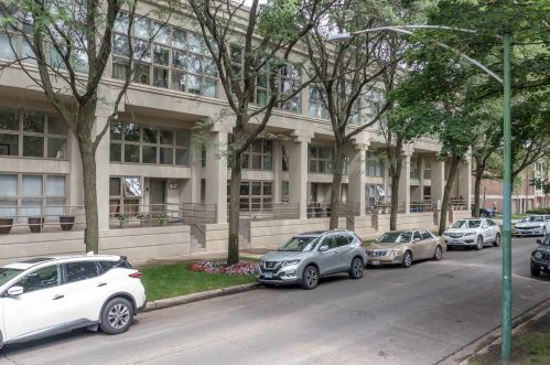2246 Lakewood Ave, Chicago IL 60614-3629 exterior