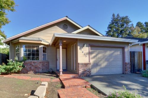2015 Humboldt Ave, Davis, CA 95616-3067