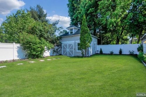 29 Niagara St, Dumont NJ  07628-3405 exterior