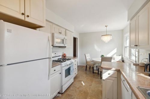 1806 Linden St, East Lansing MI 48823-3722 exterior