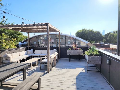 1400 Chicago Ave, Chicago IL  60642-5232 exterior