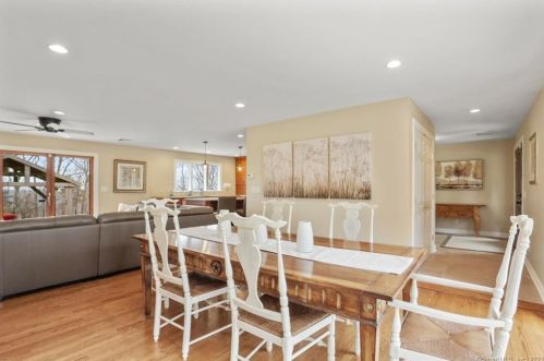 26 Falcon Dr, Seymour CT 06483-2355 exterior