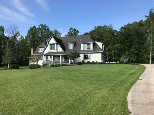 7578 Riverview Rd, Cleveland, OH 44141-1126