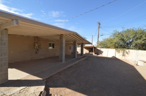 372 Corona Rd, Tucson AZ 85746-8809 exterior