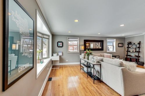 6098 Caldwell Ave, Chicago IL 60646-4111 exterior