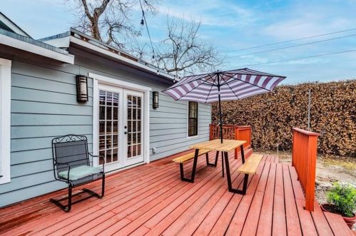 1307 Cesar Chavez St, Austin TX 78702-4403 exterior