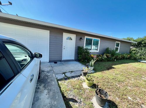 982 California Blvd, Fort Pierce FL  34953-1813 exterior