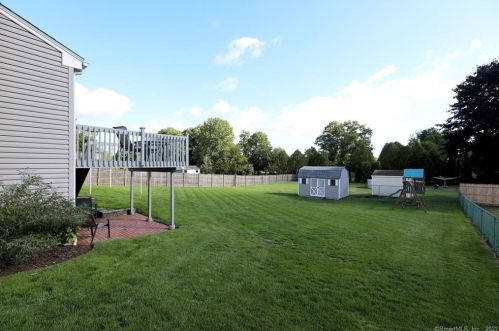 114 Columbia Rd, Windsor, CT 06095-3820