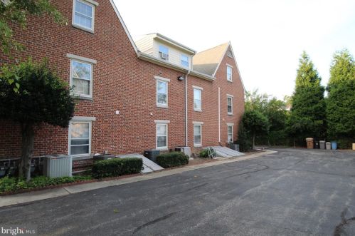 147 3 St, New Castle DE 19720-4536 exterior