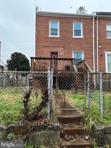 1233 Savannah Pl, Washington DC  20032-4546 exterior