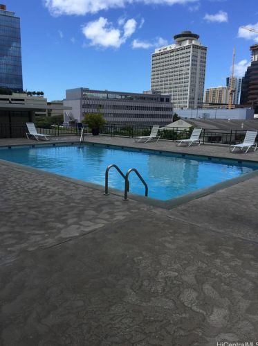 747 Amana St, Honolulu, HI 96814-5115