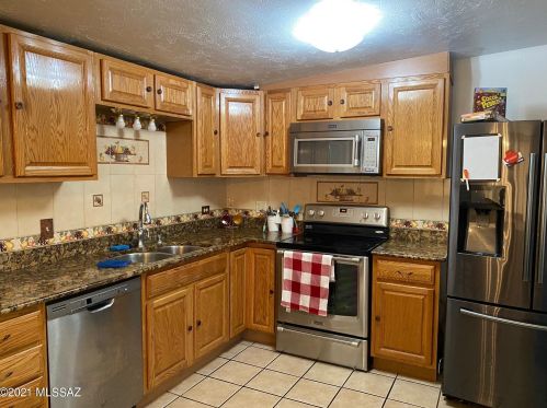 5946 29th St, Tucson, AZ 85711-6810