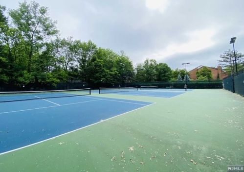 11 Lawrence Ct, Teaneck NJ 07666-6489 exterior