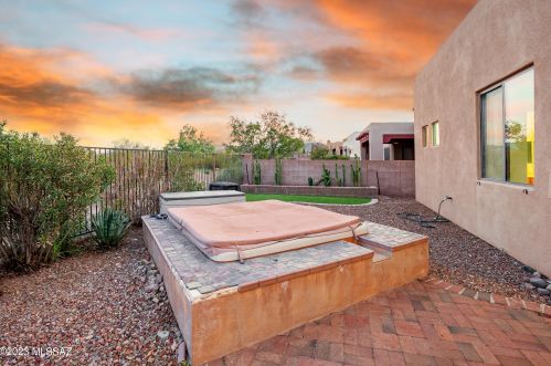 8154 Painted Feather Dr, Tucson AZ  85743-7418 exterior