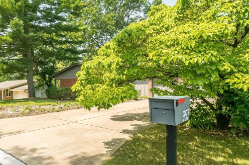 957 Flair Ct, Saint Louis MO 63146-5015 exterior