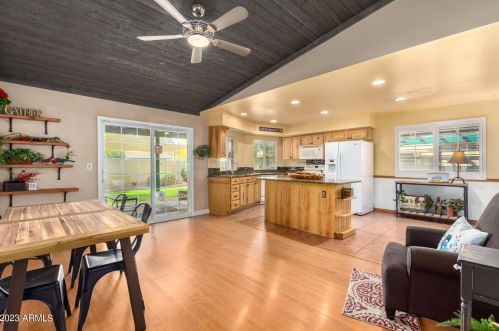 16450 47 Pl, Phoenix AZ 85018-2905 exterior