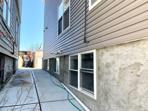 1058 White Pln Rd, Bronx NY 10462-3802 exterior