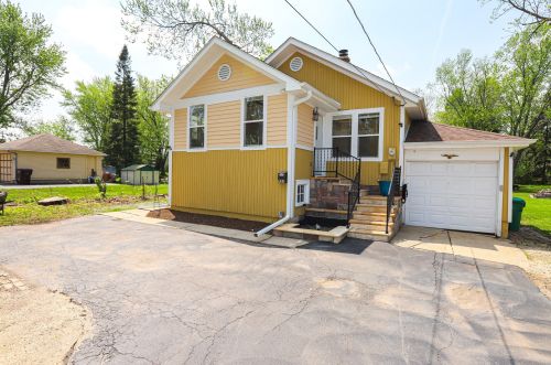 737 Clay St, Bull Valley IL 60098-3321 exterior