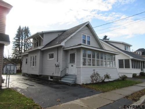 317 Glen Ave, Schenectady, NY 12302-1709