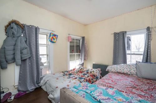 111 Eldridge St, Manchester CT  06040-5551 exterior