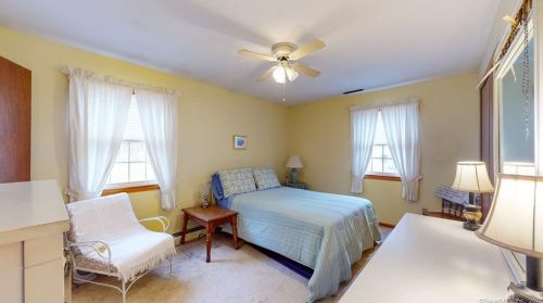 10 Oxcart Dr, Windsor CT 06095-1218 exterior