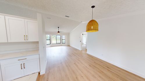 384 Kestor Dr, Fort Pierce FL  34953-5515 exterior