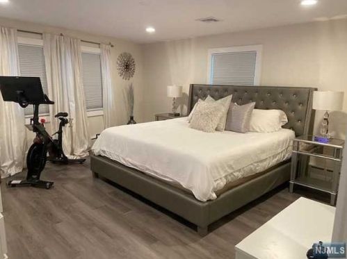 321 Undercliff Ave, Edgewater NJ  07020-1216 exterior