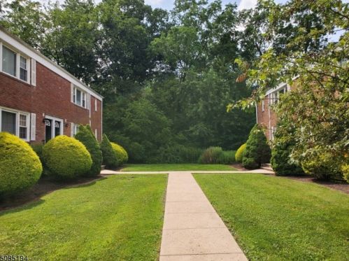 15 Dartmouth Ave, Bridgewater NJ  08807-3422 exterior