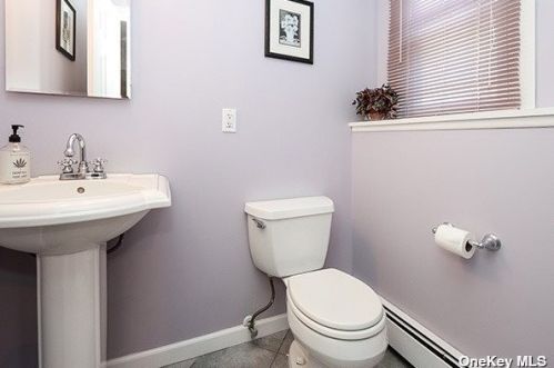 12 Evans Ct, Huntington Station NY exterior