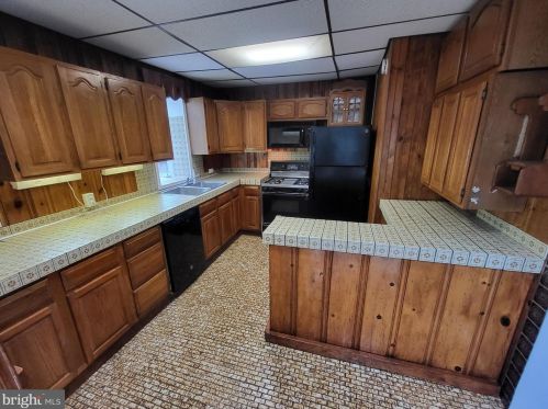 10 Elmwood Ave, Manor PA 19036-1908 exterior