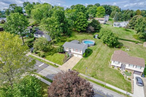 147 Cranbrooke Dr, Moon Twp PA  15108-9118 exterior