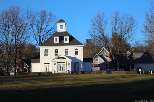 4 Marble Faun Ln, Windsor CT 06095-4766 exterior