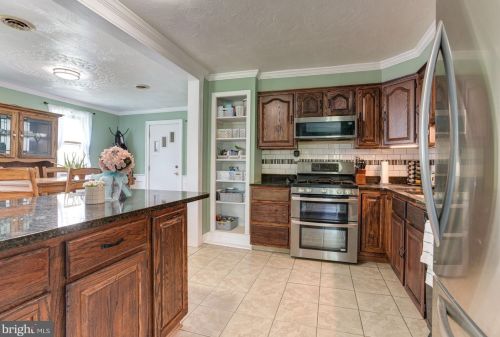 804 Casual Ct, Glen Burnie MD 21061-2105 exterior