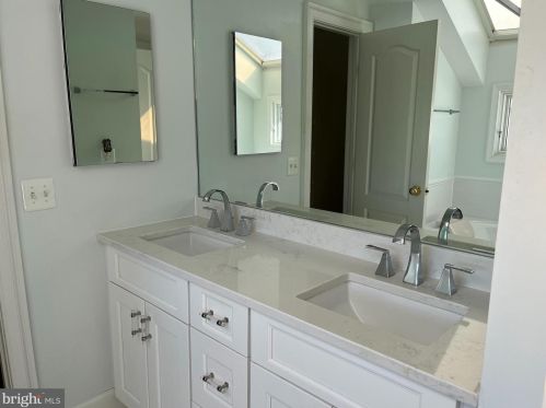 3946 Highwood Ct, Washington DC 20007-2131 exterior