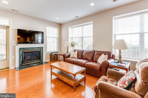 89 Warwick Way, Southampton NJ  08088-1122 exterior