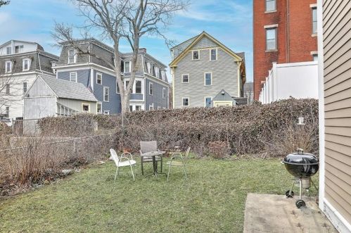 69 Arnold St, Providence RI 02906-1065 exterior