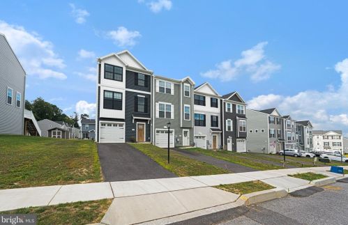 38 Overlook Dr, Hanover PA 17331-9136 exterior