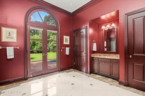 26 Andrews Farm Rd, Greenwich CT 06831-3100 exterior