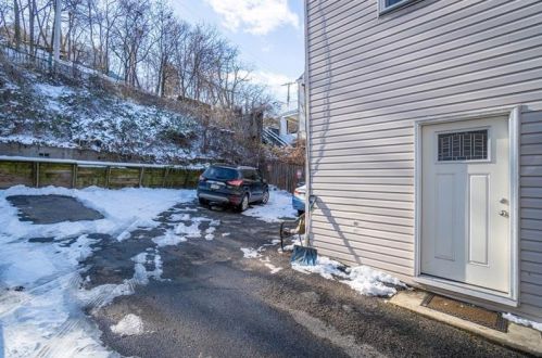 2822 Edwards Way, Pittsburgh PA 15203-2309 exterior