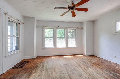 1018 Woodlawn Ave, Waukegan, IL 60085-2818