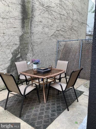 1411 19 St, Philadelphia PA 19146-4655 exterior