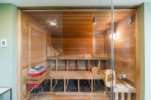 58 Eastern Pt Blvd, Gloucester MA 01930-4405 exterior