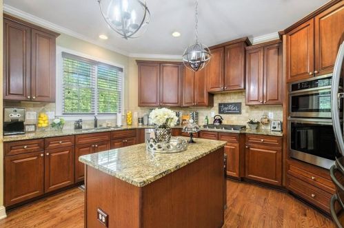 5239 Barrington Trce Dr, Atlanta GA 30331-9110 exterior