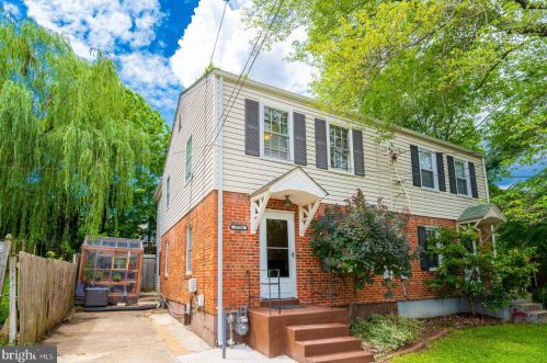 5758 Biscayne Dr, Alexandria VA  22303-1902 exterior